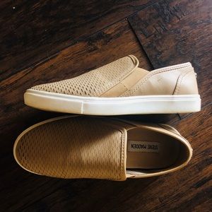 Leather Steve Madden slides